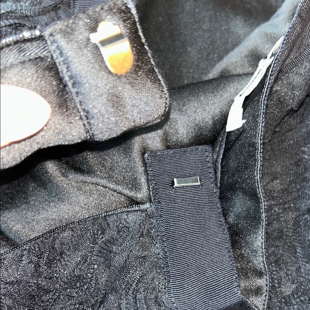 Elegant Black Floral Skirt‎ - Picture 8 of 15